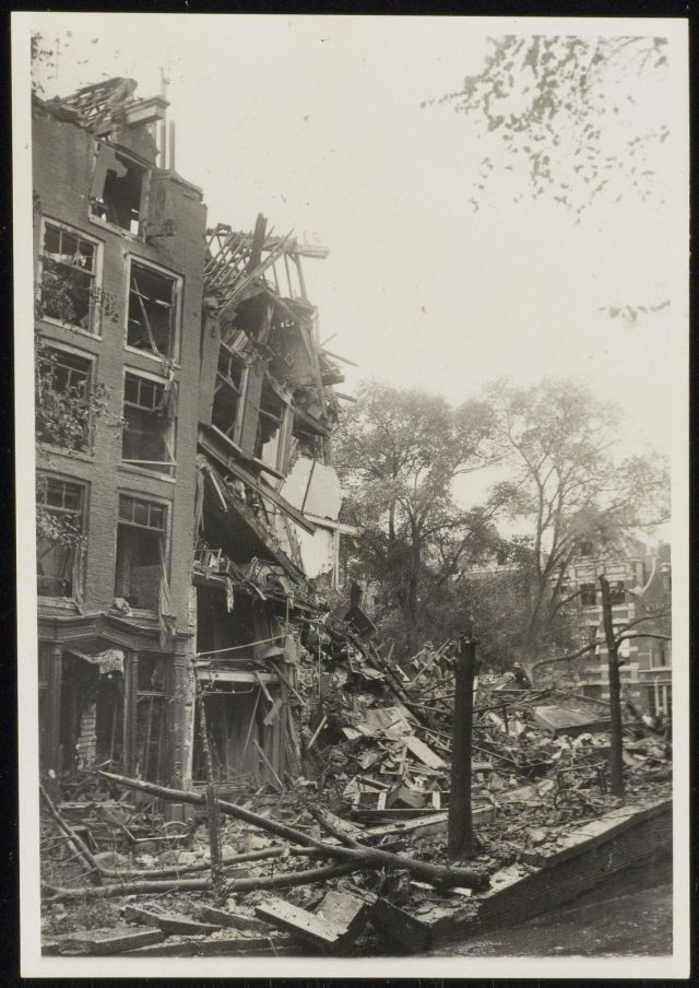 78 Herengracht 105 Amsterdan na de bomaanslag op 11 mei 1940.